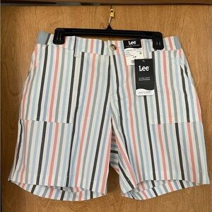 Lee mid rise Utility Short Size 8 (M)